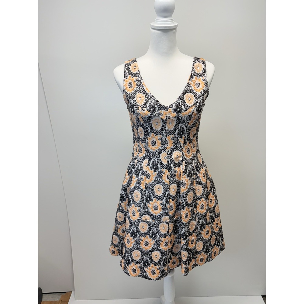 Cue  V-Neck Black And Orange Floral Comfort‎ Size 10
